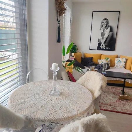 Stylish House Close To Bratislava בית נופש סנץ